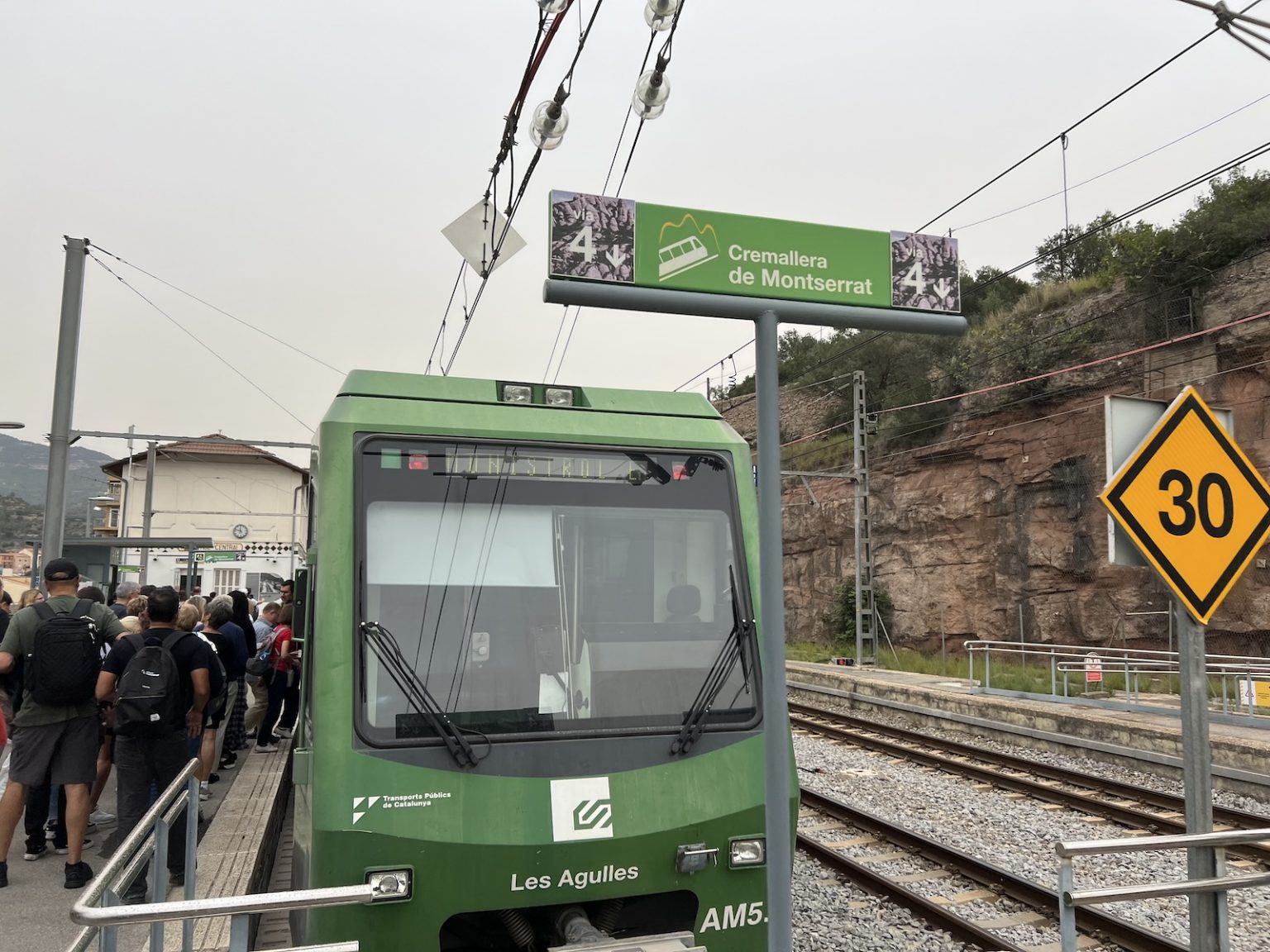 barcelona train montserat